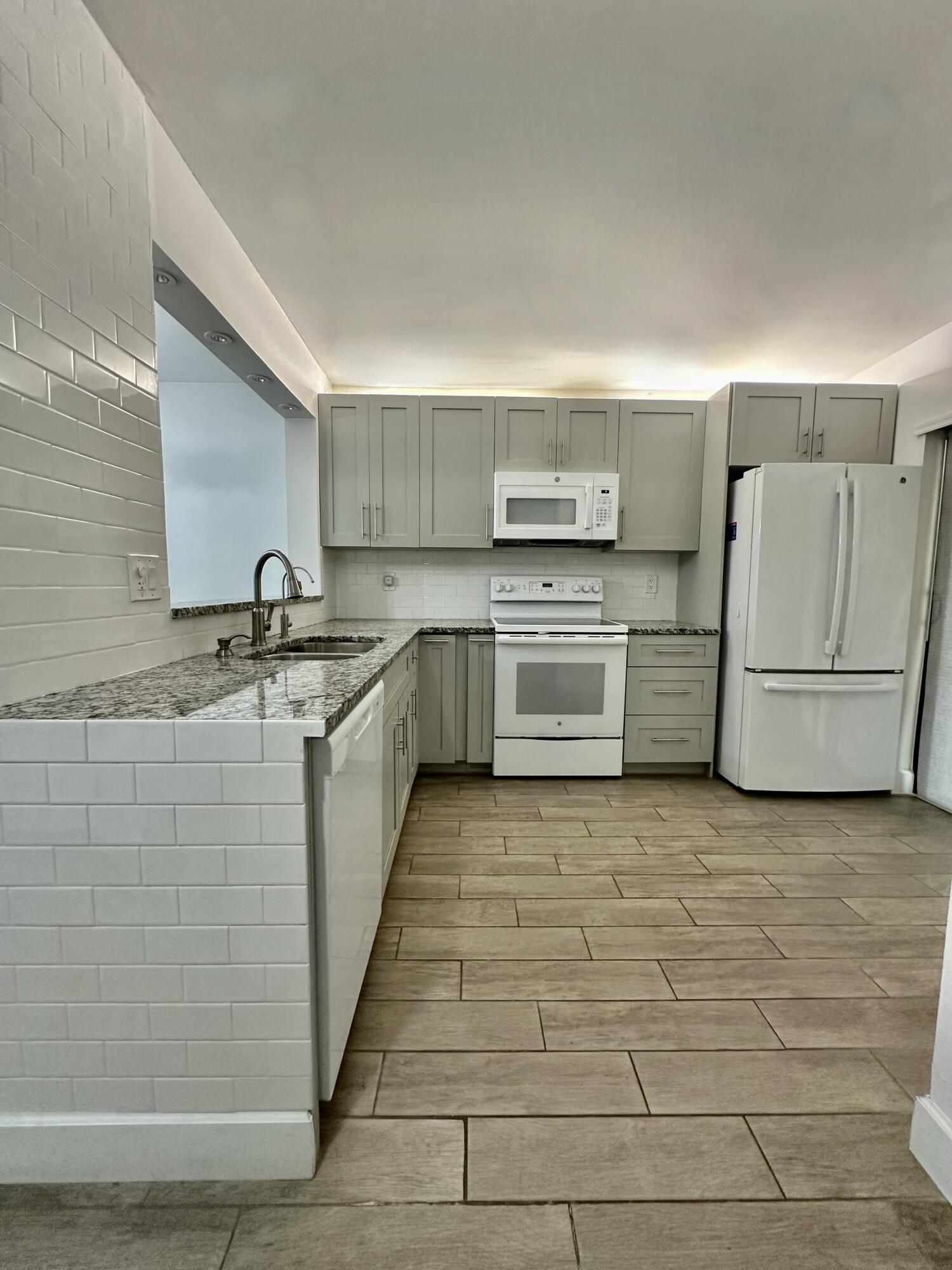 351 Club Circle, Unit 108 Boca Raton, FL 33487 - Photo 14 of 33 IMG_1221