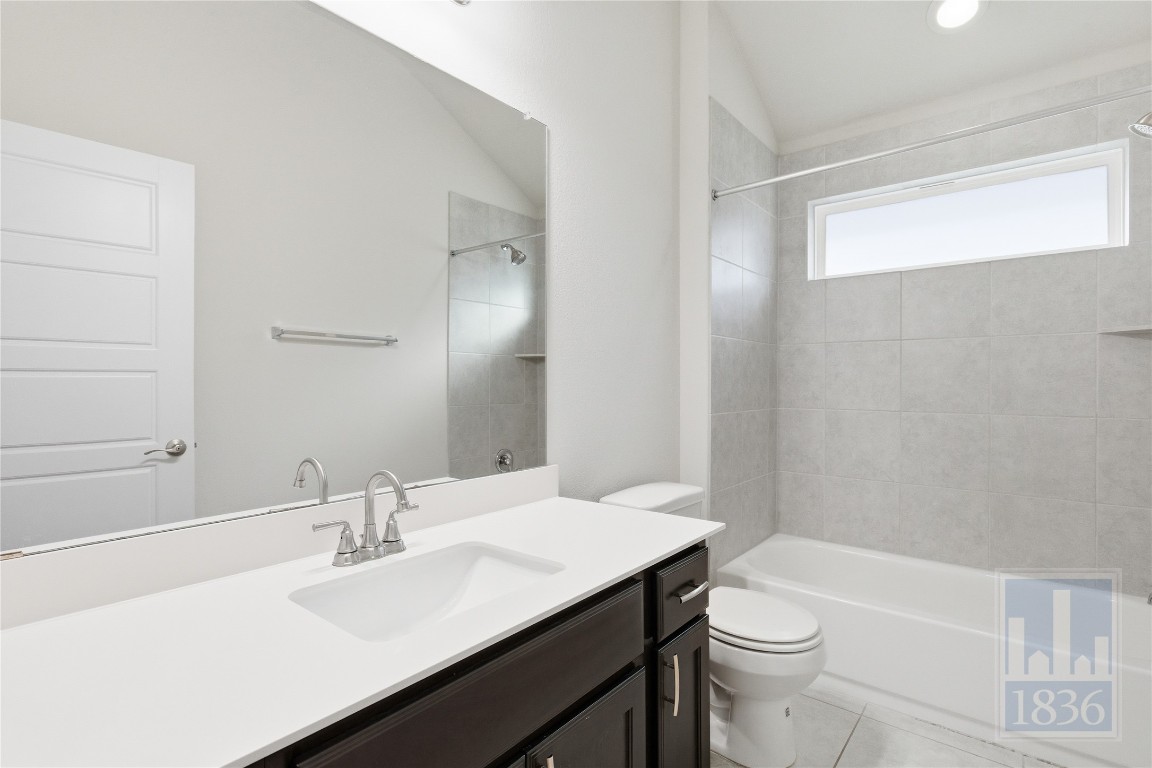 7615 Europa Avenue, Unit 139 Round Rock, TX 78665 - Photo 33 of 40 a bathroom with a sink a toilet a shower and a mirror