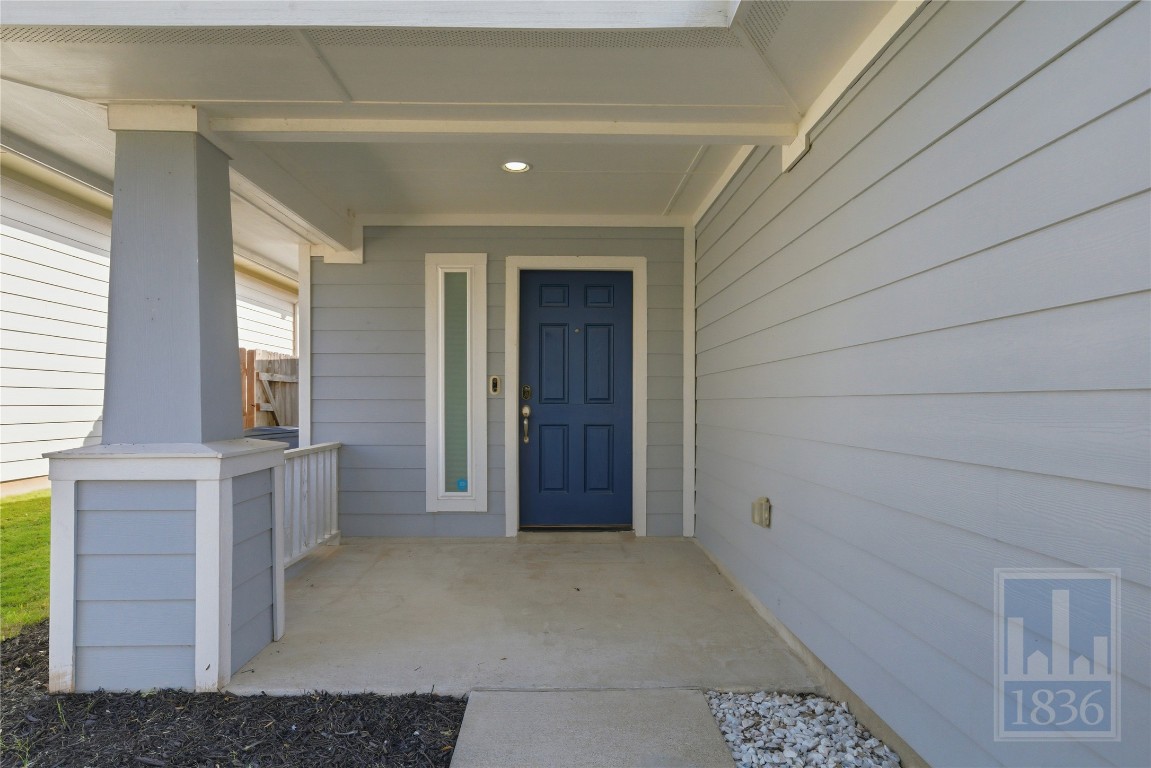 7615 Europa Avenue, Unit 139 Round Rock, TX 78665 - Photo 38 of 40 a view of an empty room with window and cabinet