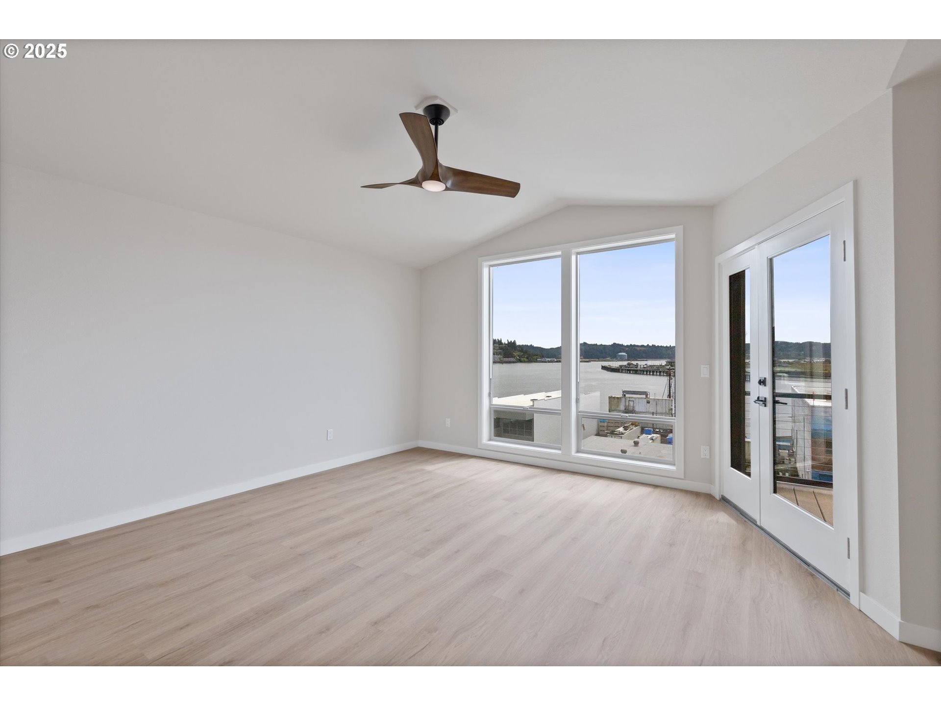 815 Southwest 13th Street, Unit 3 Newport, OR 97365 - Photo 14 of 30