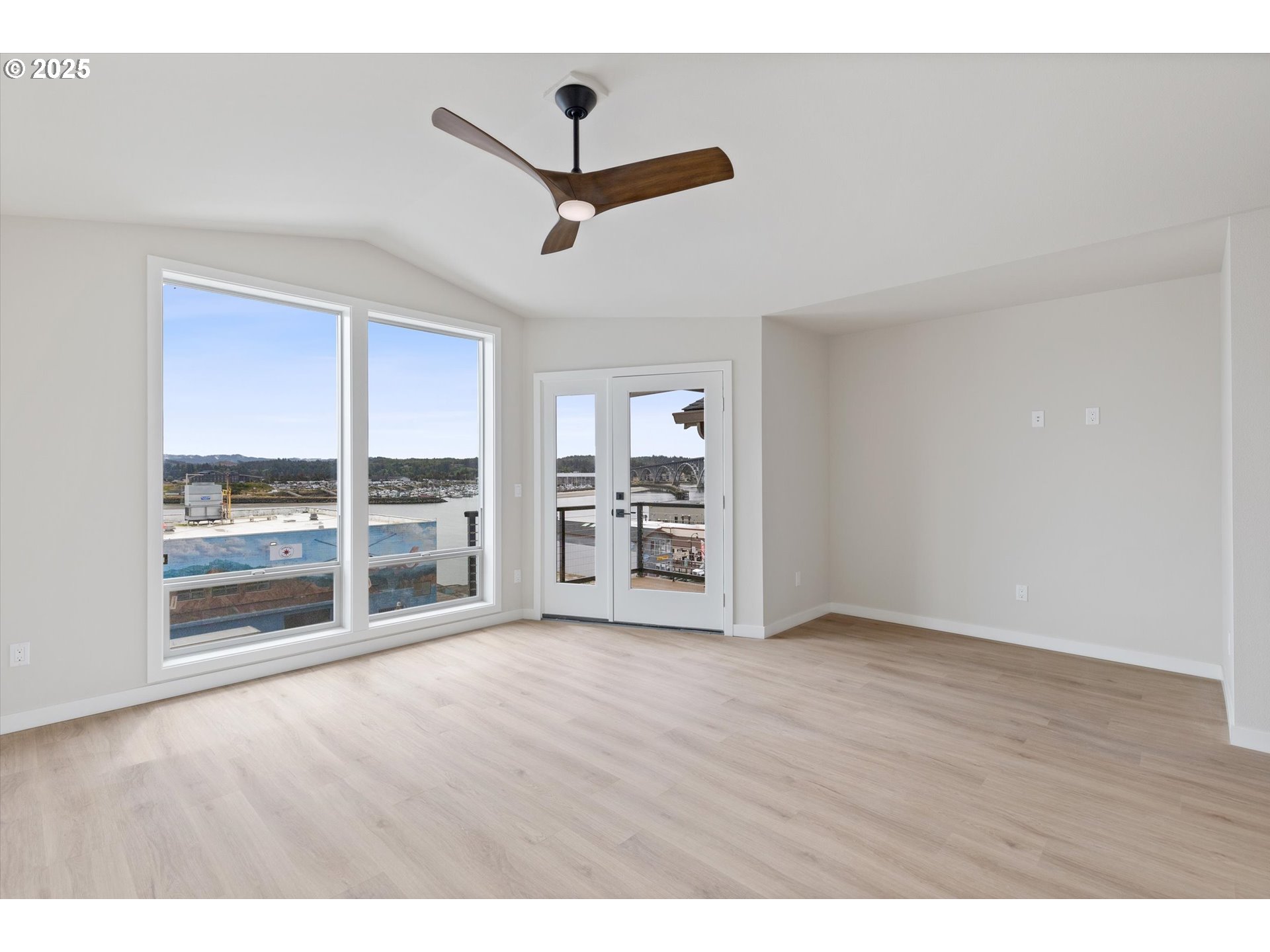 815 Southwest 13th Street, Unit 3 Newport, OR 97365 - Photo 16 of 30