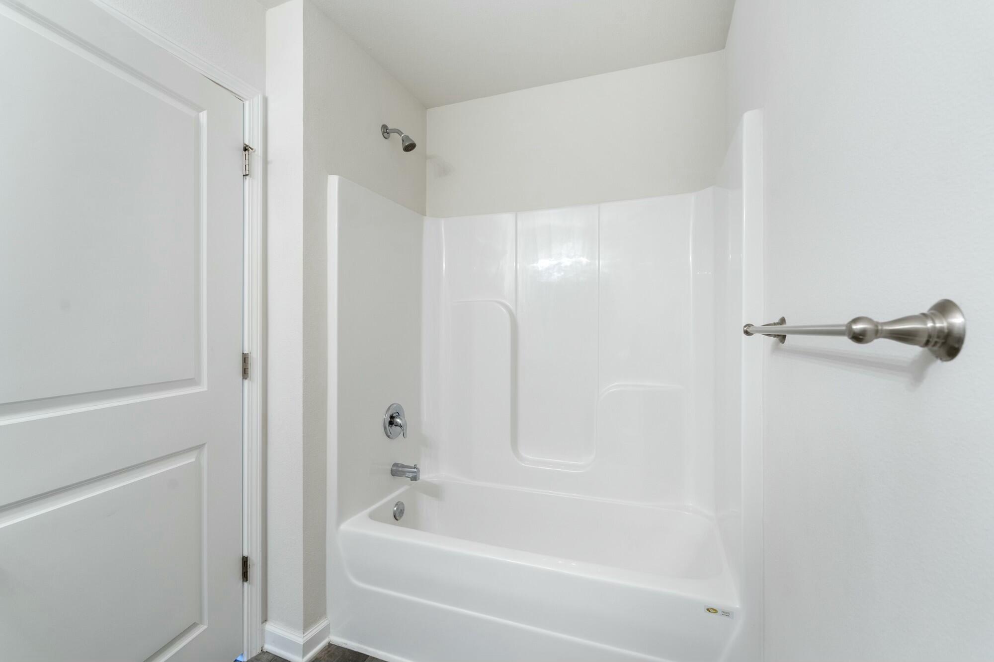 610 Riverwalk Circle Freeport, FL 32439 - Photo 35 of 50 a bathroom with a bathtub