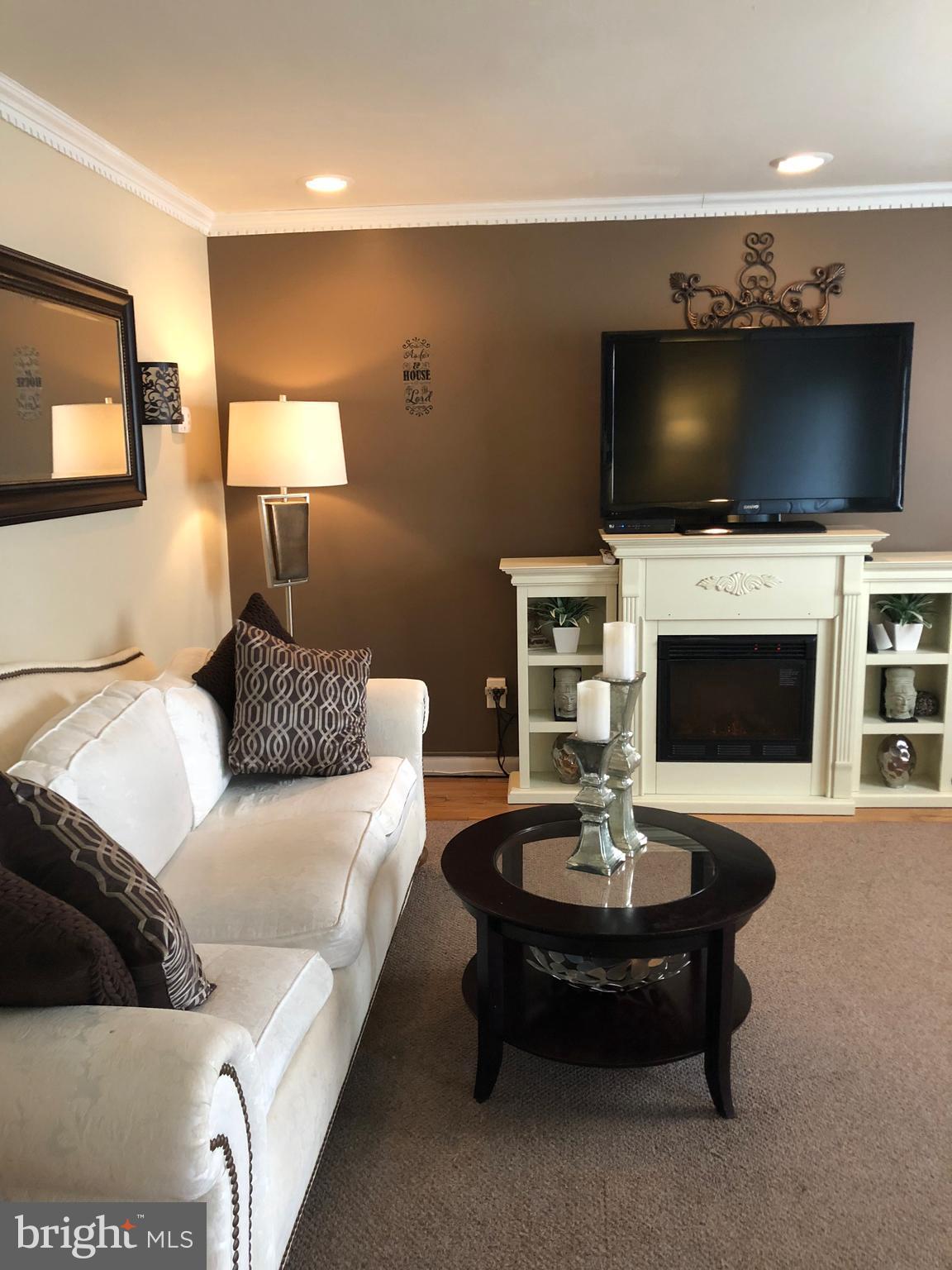 5521 Whitwood Road Baltimore, MD 21206 - Photo 3 of 30 Living Room