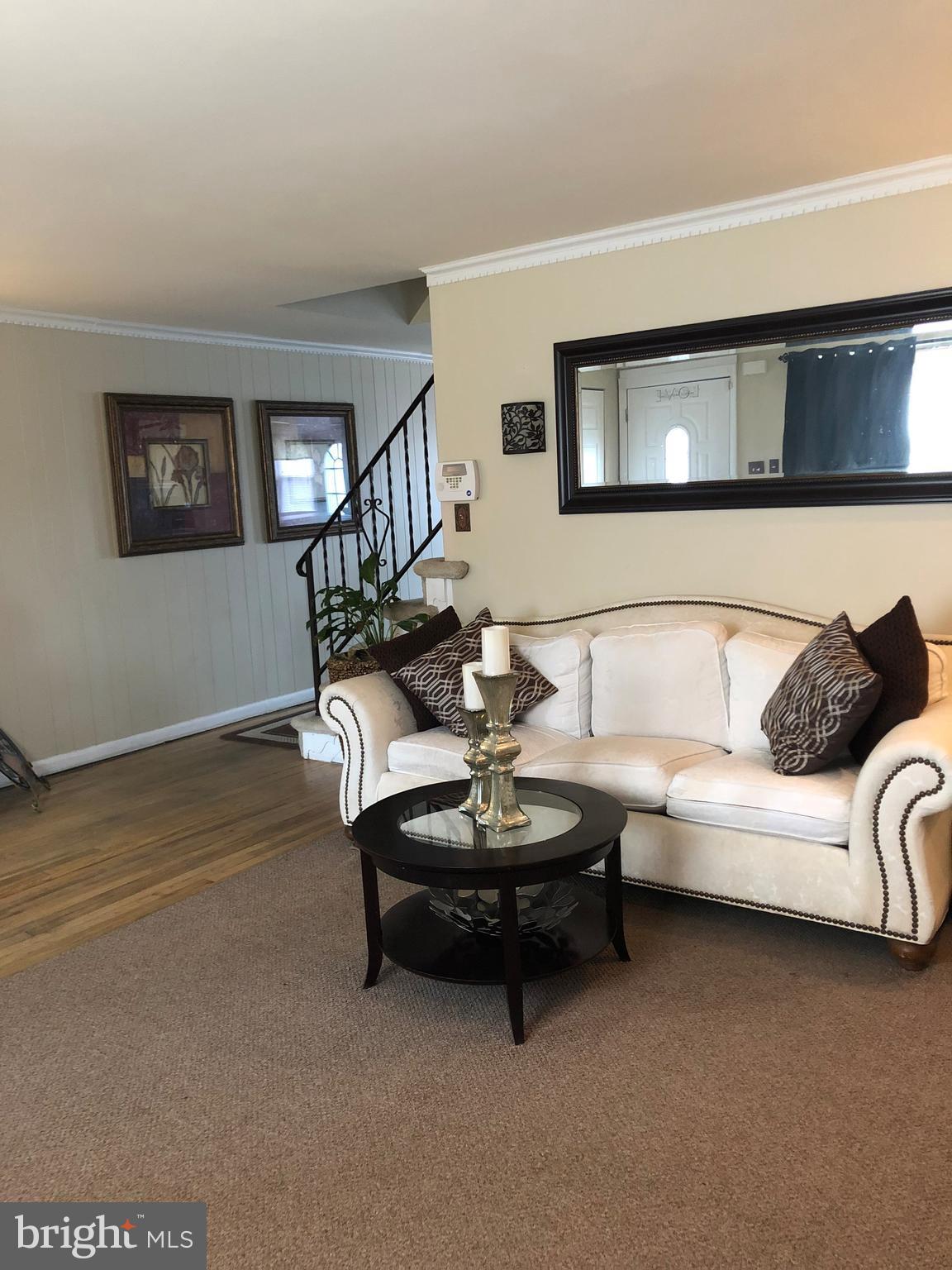 5521 Whitwood Road Baltimore, MD 21206 - Photo 6 of 30 Living Room