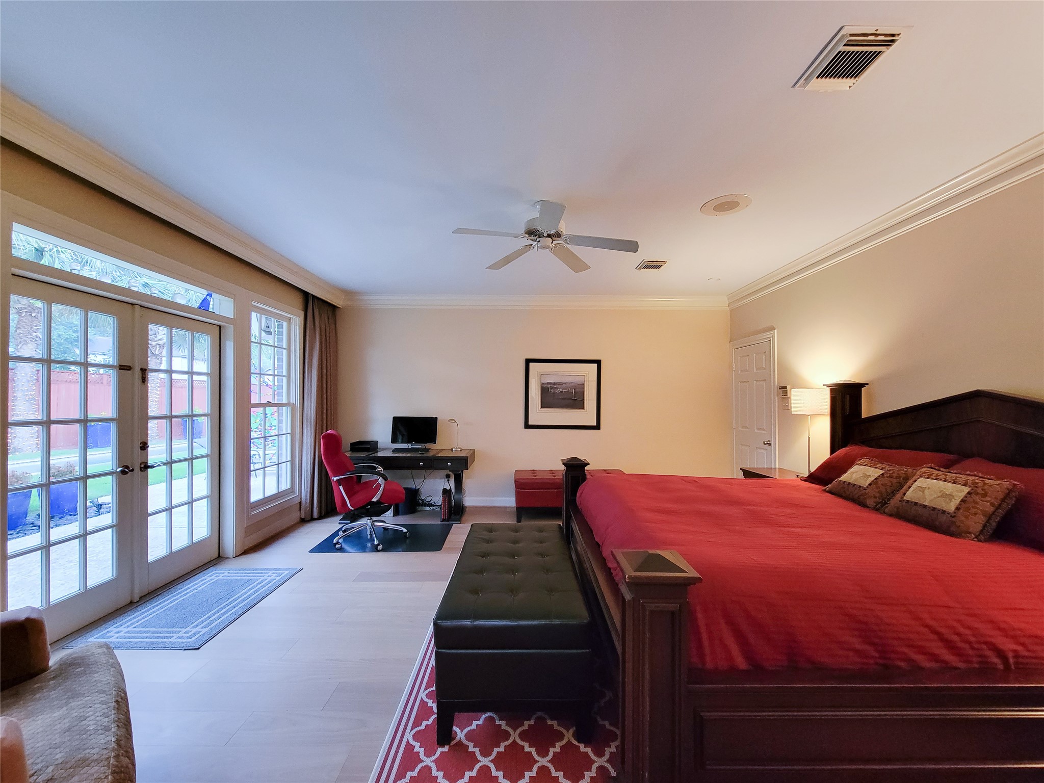 4401 Roseland Street Houston, TX 77006 - Photo 23 of 46 Primary Bedroom is flooded with natural light and plenty of workroom!