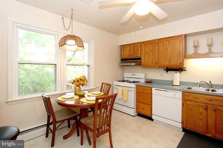 725 Springloch Road Silver Spring, MD 20904 - Photo 8 of 26 Kitchen
