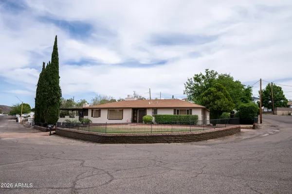 $368,500 | 842 1st Avenue, Miami, AZ 85539