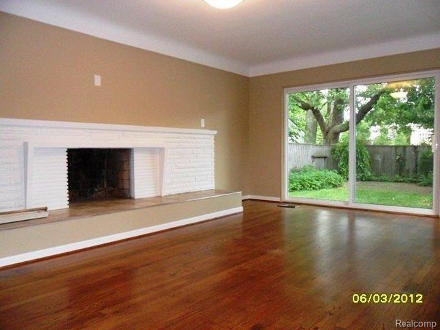204 Ridgemont Road Grosse Pointe, MI 48236 - Photo 6 of 25 =FAMILY ROOM.JPG