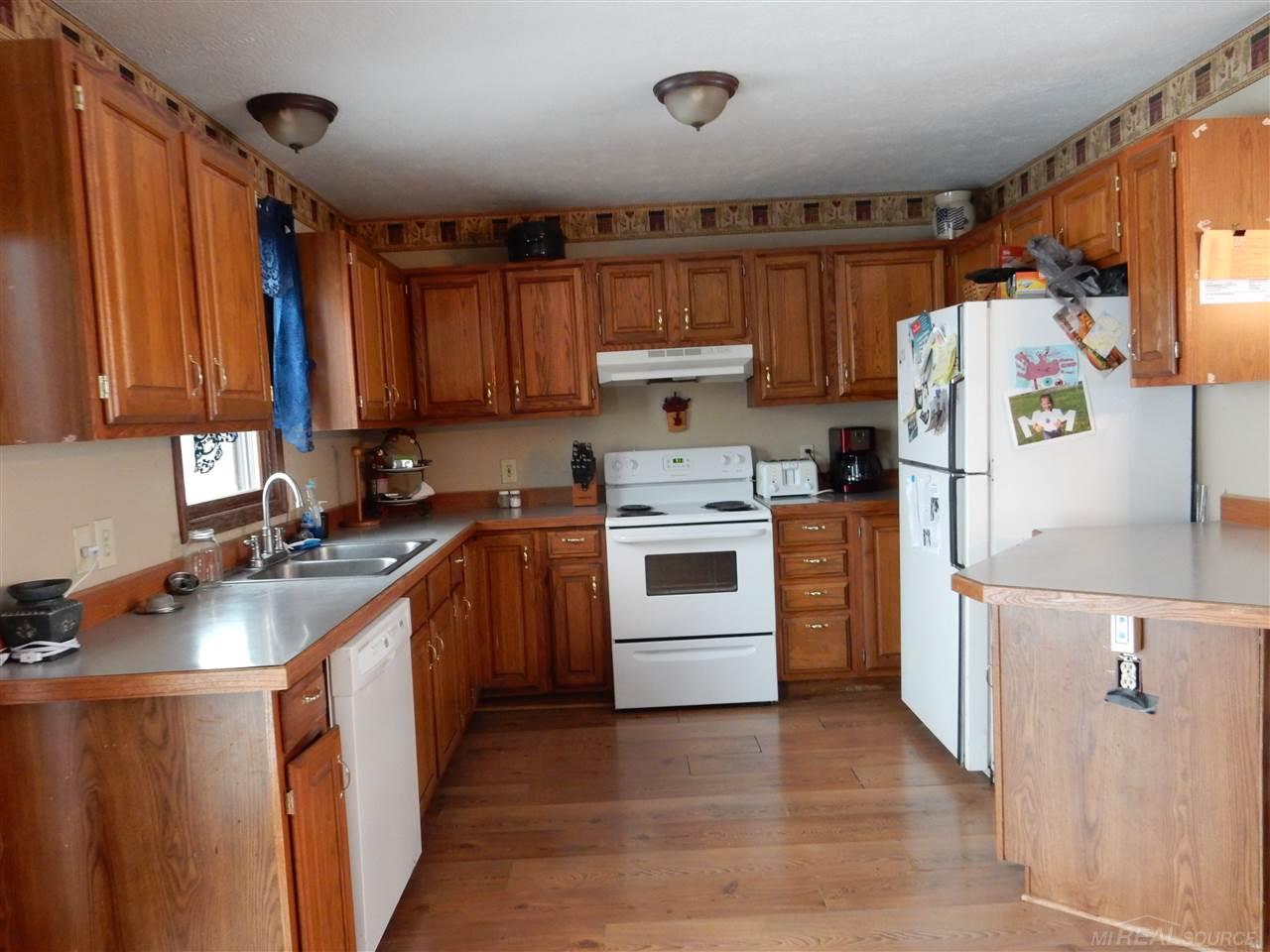 4112 Church Perry, MI 48872 - Photo 8 of 39 31277651-7.JPG