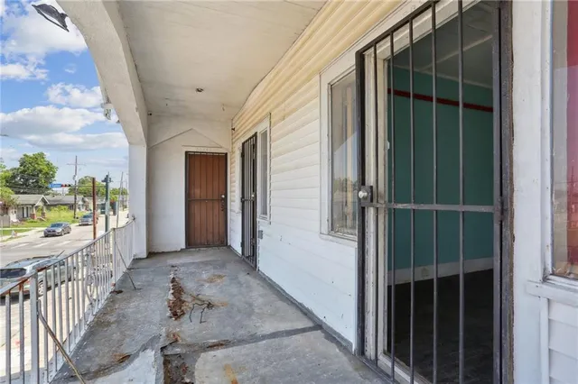 $200,000 | 2033 Desire Street, New Orleans, LA 70117