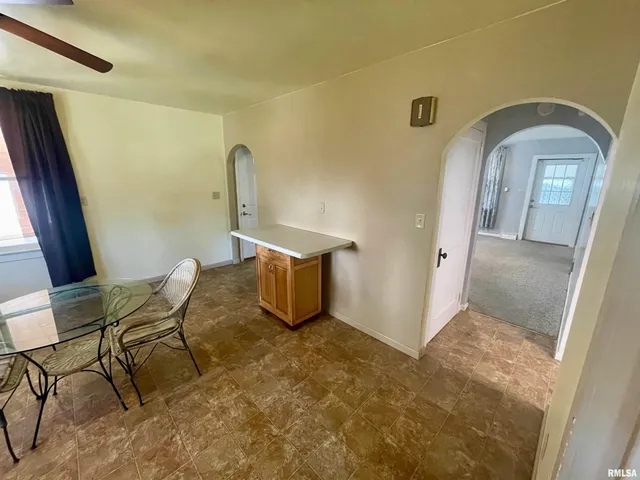 $190,000 | 1022 Sheldon Street, Elkhart, IL 62634