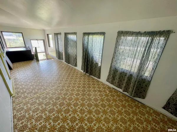 $169,600 | 1022 Sheldon Street, Elkhart, IL 62634