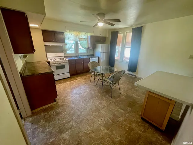 $190,000 | 1022 Sheldon Street, Elkhart, IL 62634