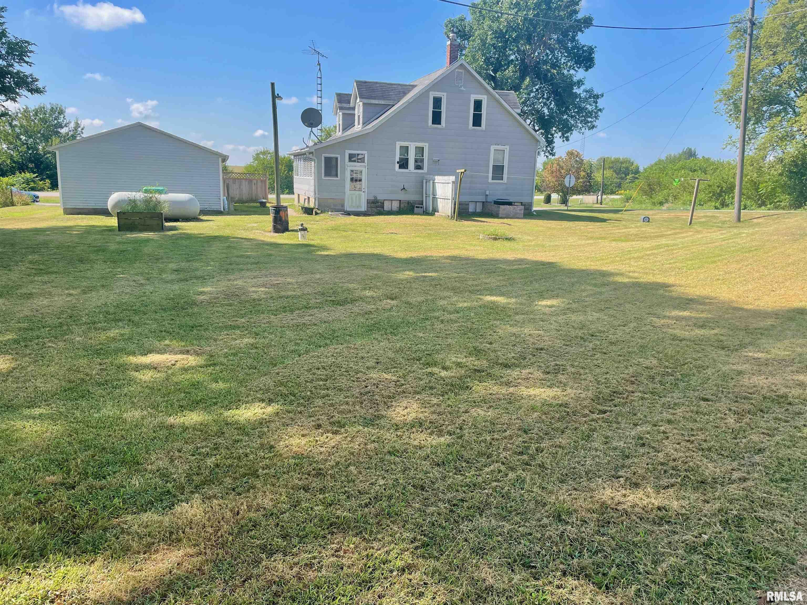 1022 Sheldon Street Elkhart, IL 62634 - Photo 3 of 20