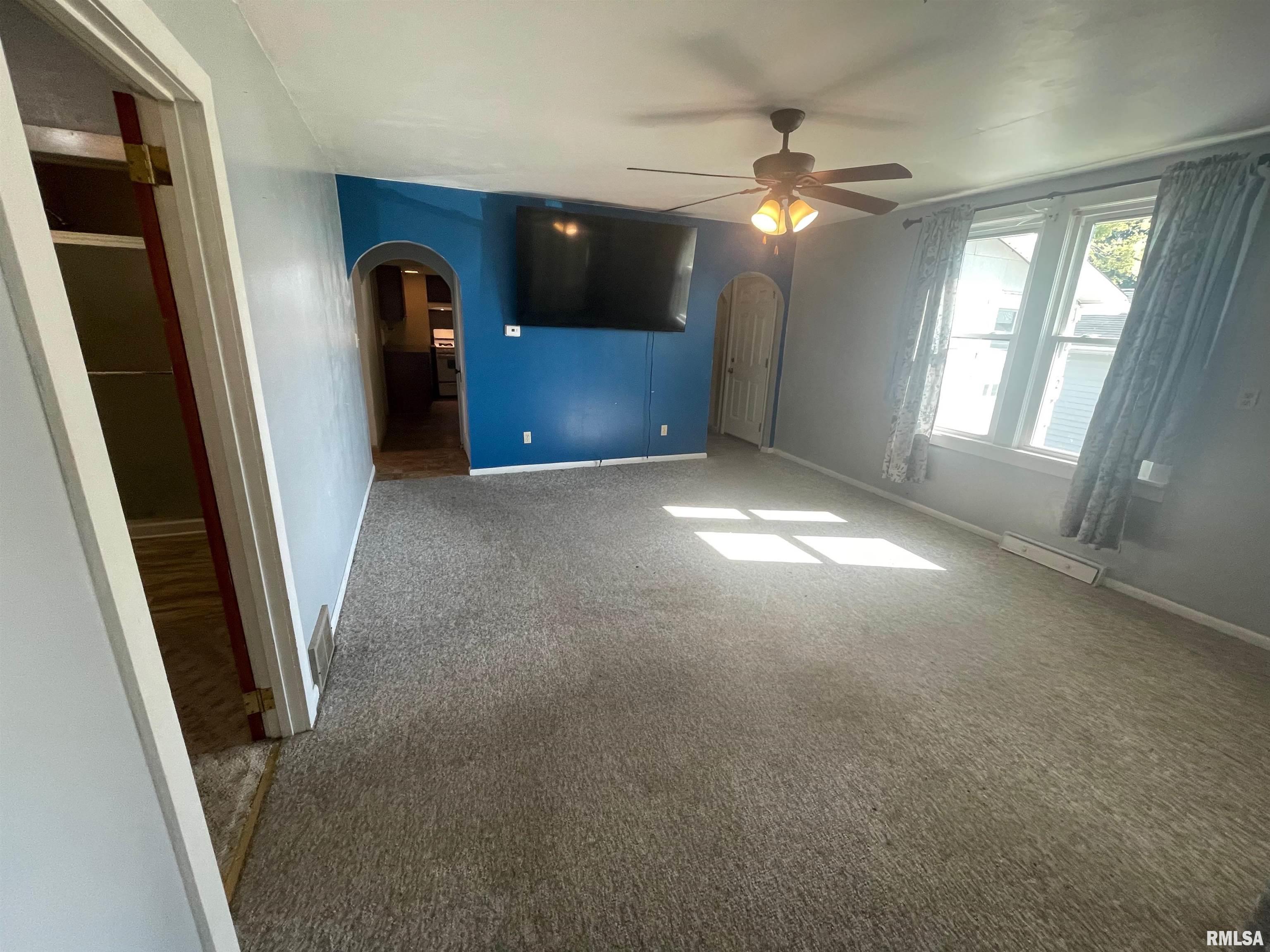 1022 Sheldon Street Elkhart, IL 62634 - Photo 4 of 20