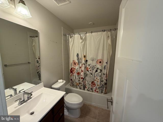33 Peacock Circle Sewell, NJ 08080 - Photo 14 of 26 a bathroom with a sink toilet and shower