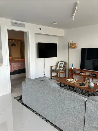 $3,200 | 555 Northeast 15th Street, Unit 19K, Miami, FL 33132