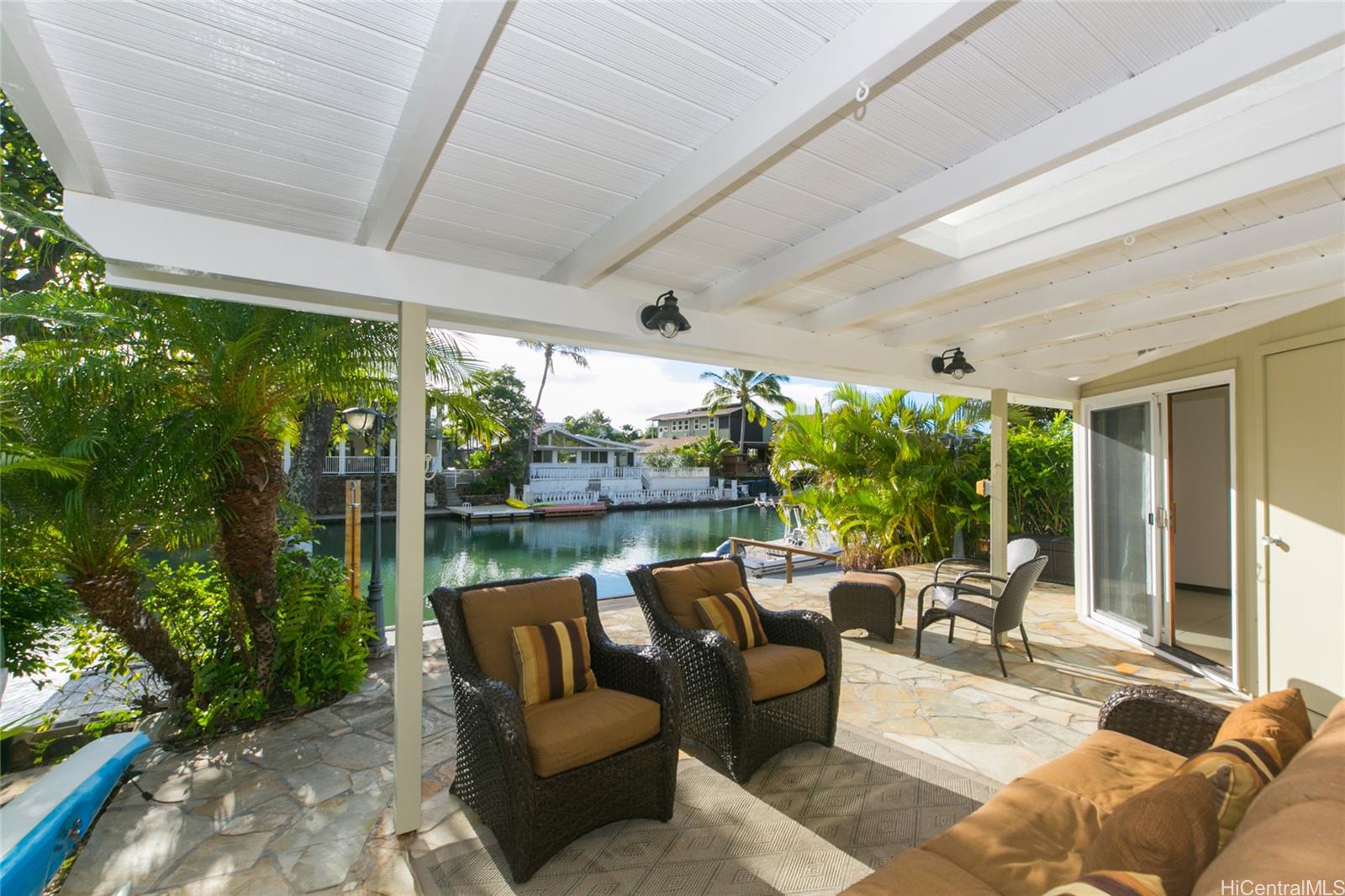 6266 Keōkea Place Honolulu, HI 96825 - Photo 3 of 25 a balcony with furniture and garden view