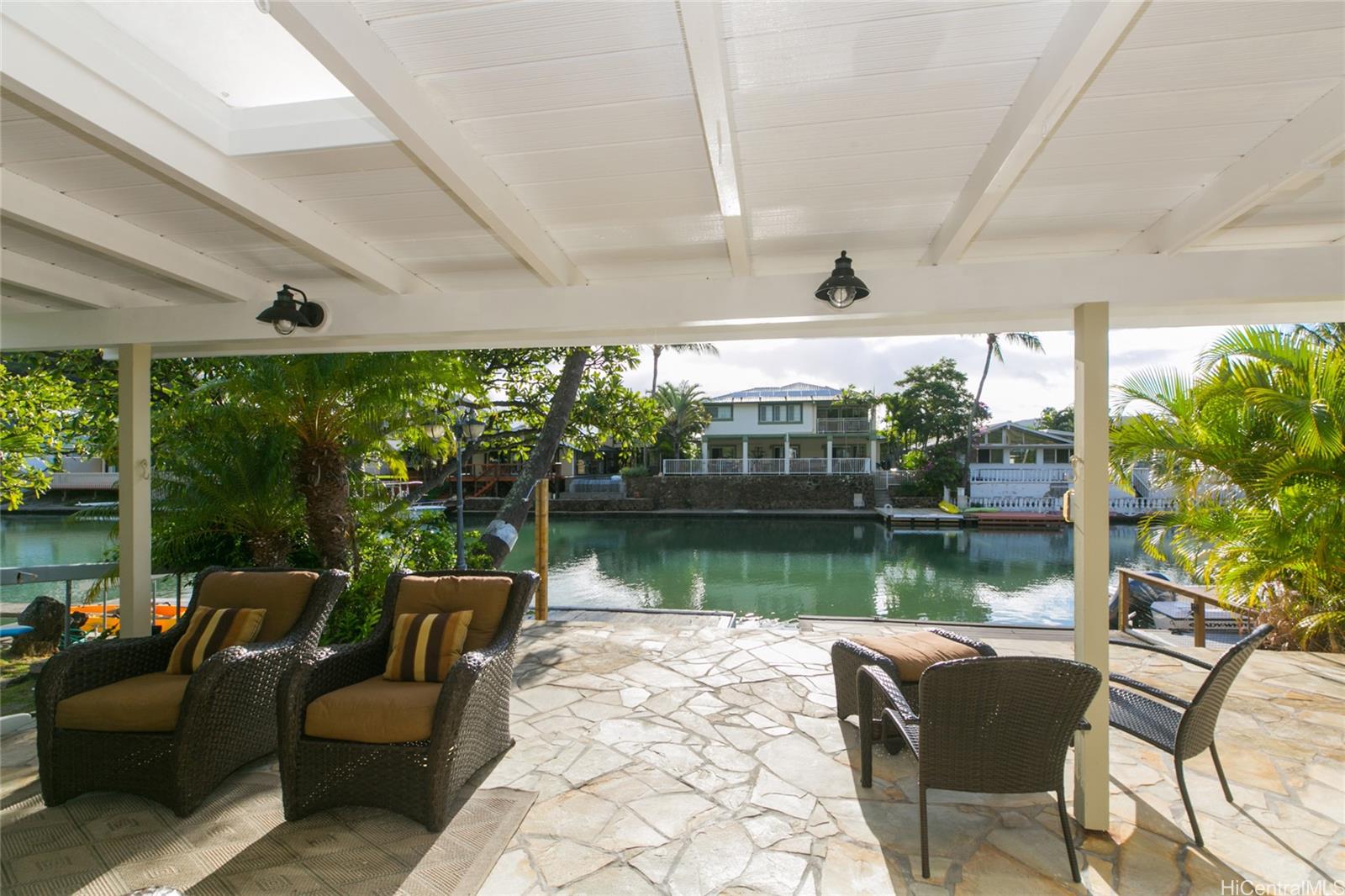 6266 Keōkea Place Honolulu, HI 96825 - Photo 4 of 25 a balcony with furniture and a lake view