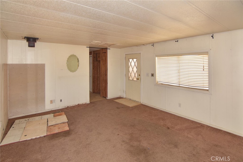 8730 Eaby Road Phelan, CA 92371 - Photo 2 of 8 Living Room