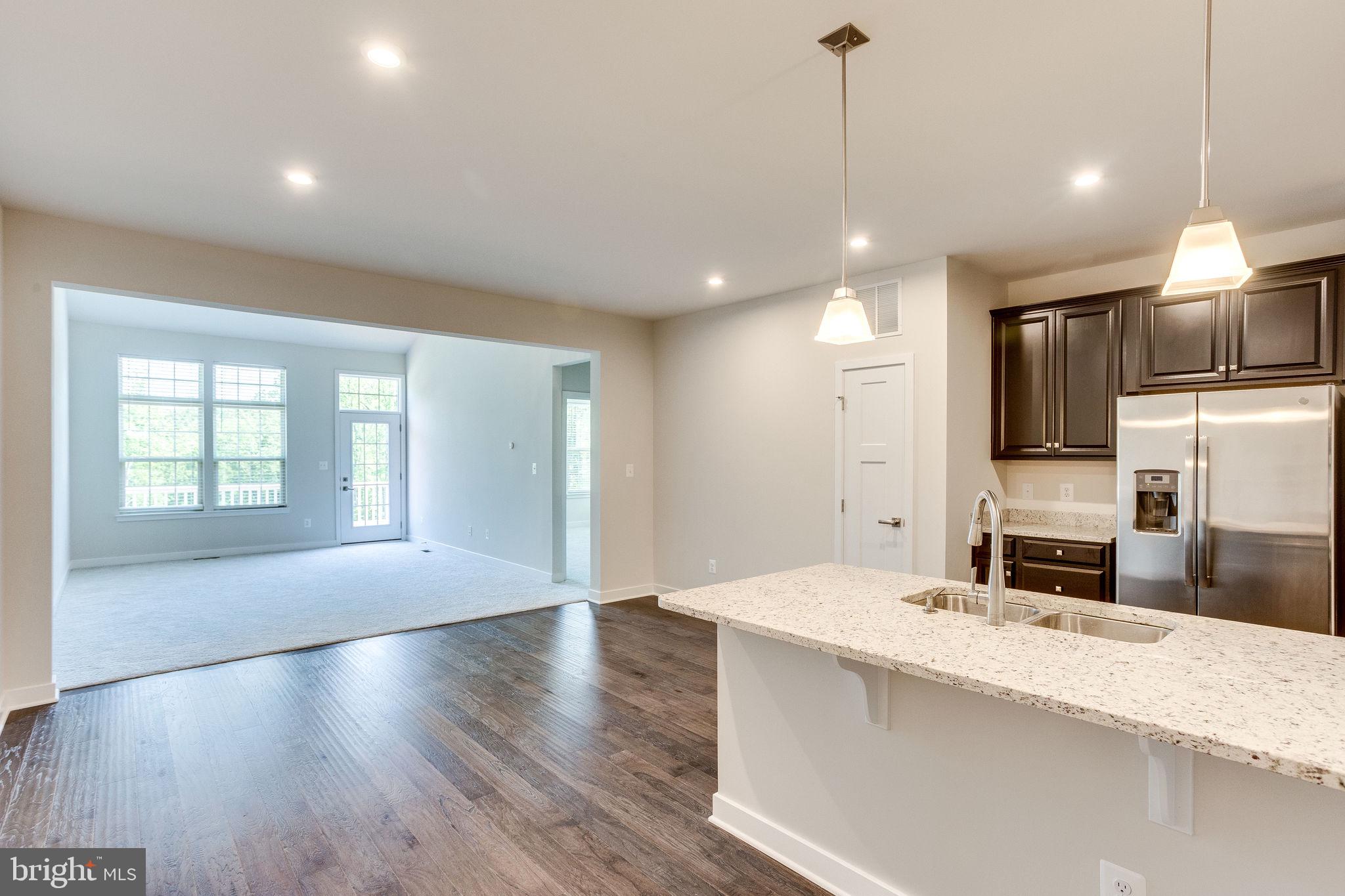 2183 Hemlock Bay Road Dumfries, VA 22026 - Photo 3 of 60 Main level living