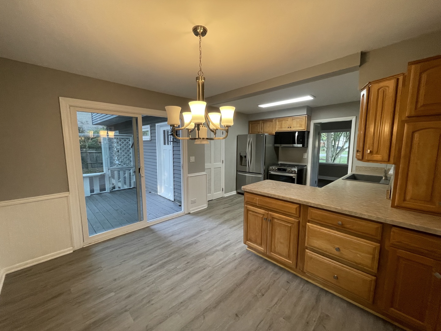 3-s284 Pattermann Road Warrenville, IL 60555 - Photo 8 of 21 a view of a kitchen from the kitchen