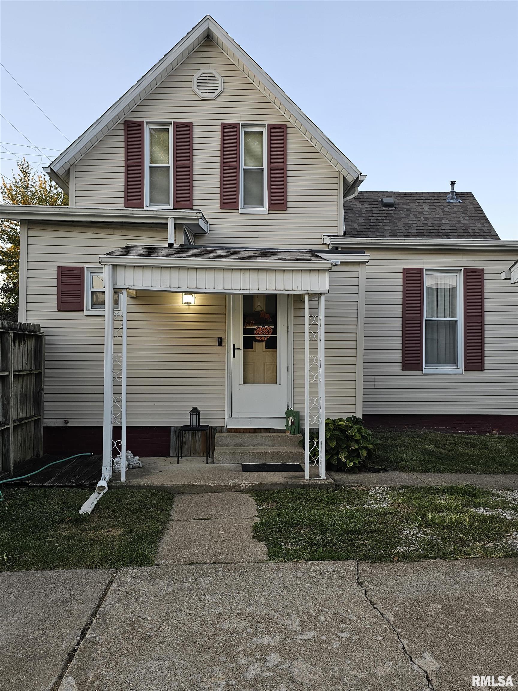 402 West Maple Street Canton, IL 61520 - Photo 2 of 25 Gallery Image 2
