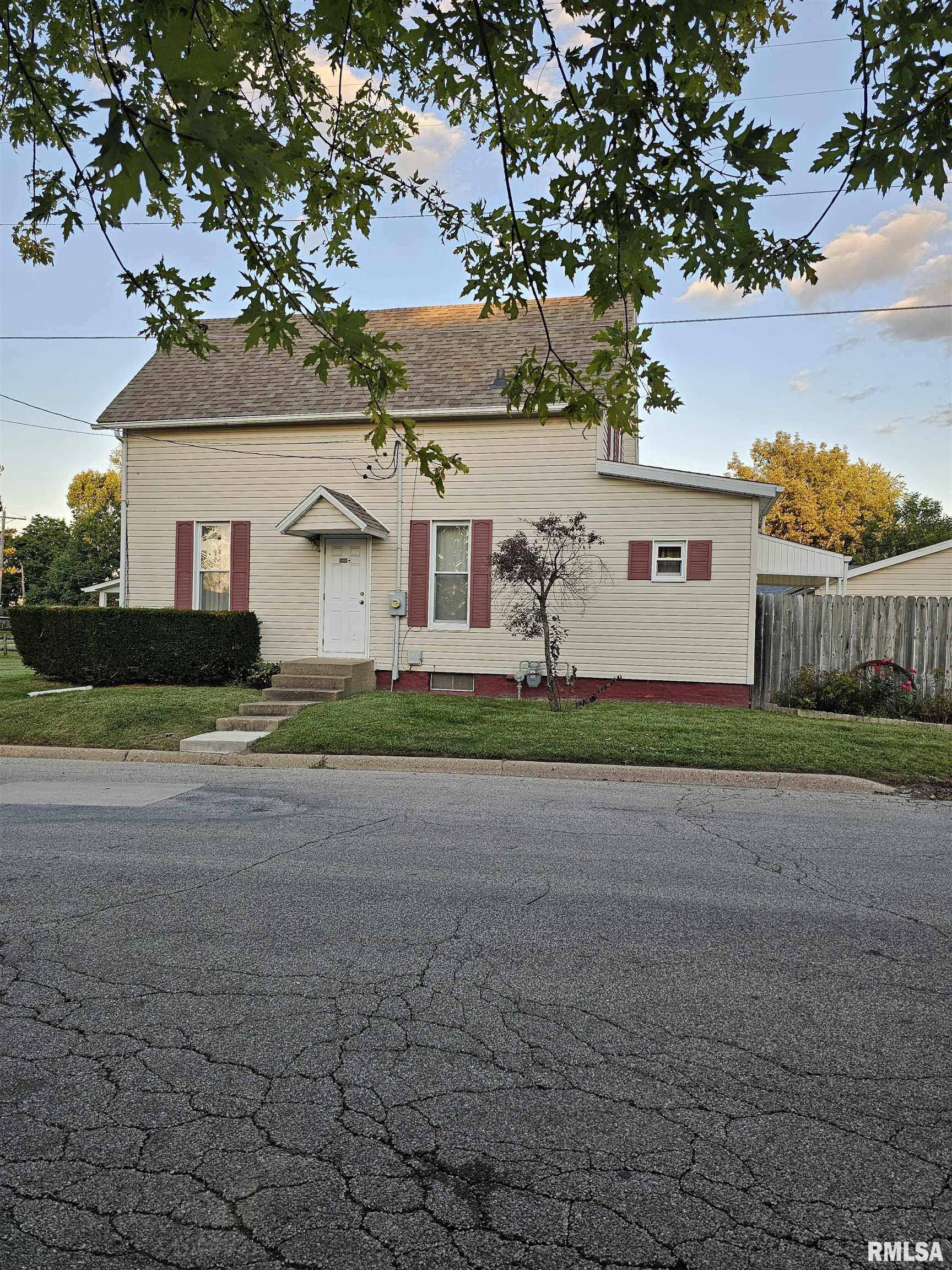 402 West Maple Street Canton, IL 61520 - Photo 5 of 25 Gallery Image 5