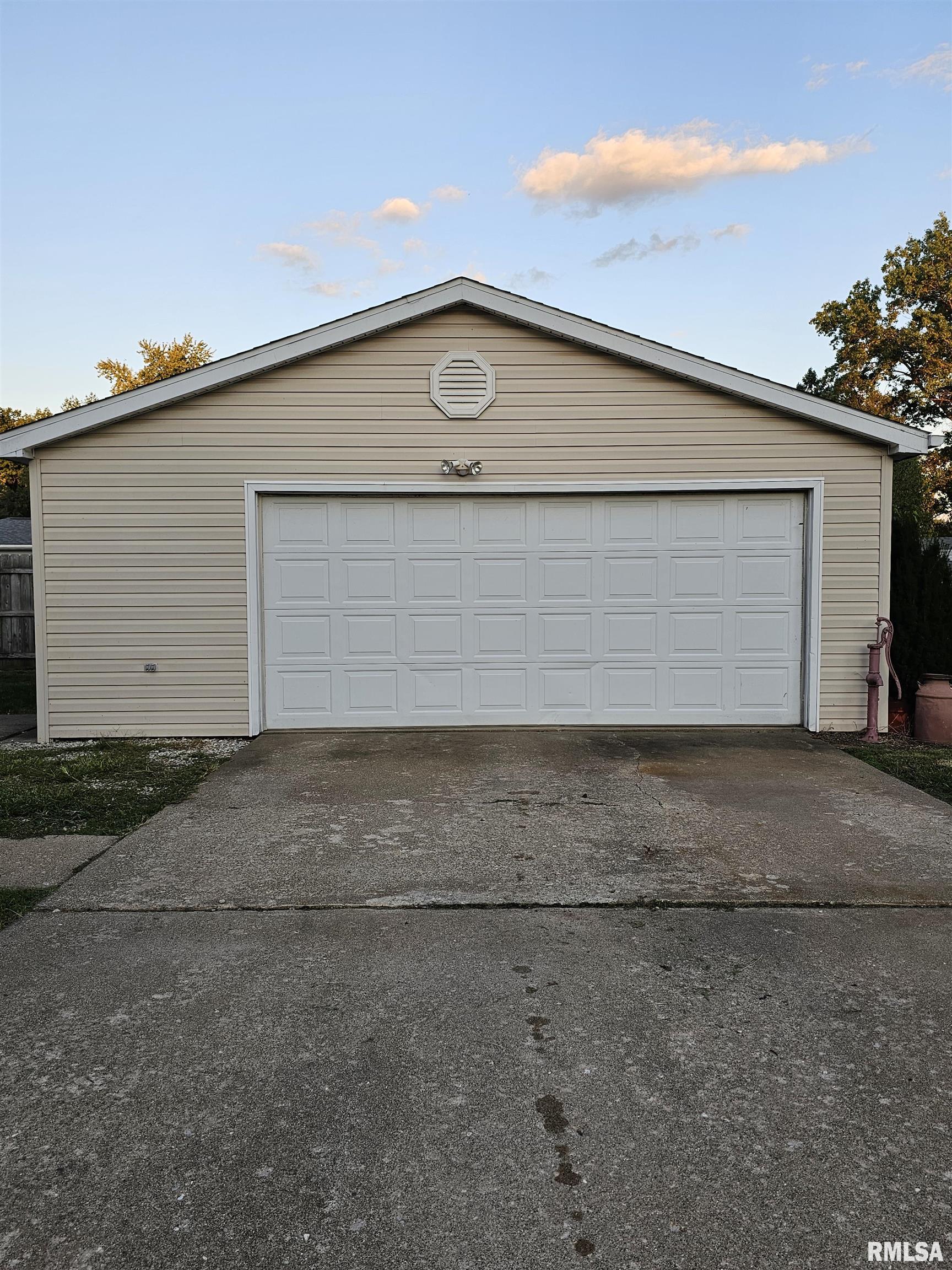 402 West Maple Street Canton, IL 61520 - Photo 6 of 25 Gallery Image 6