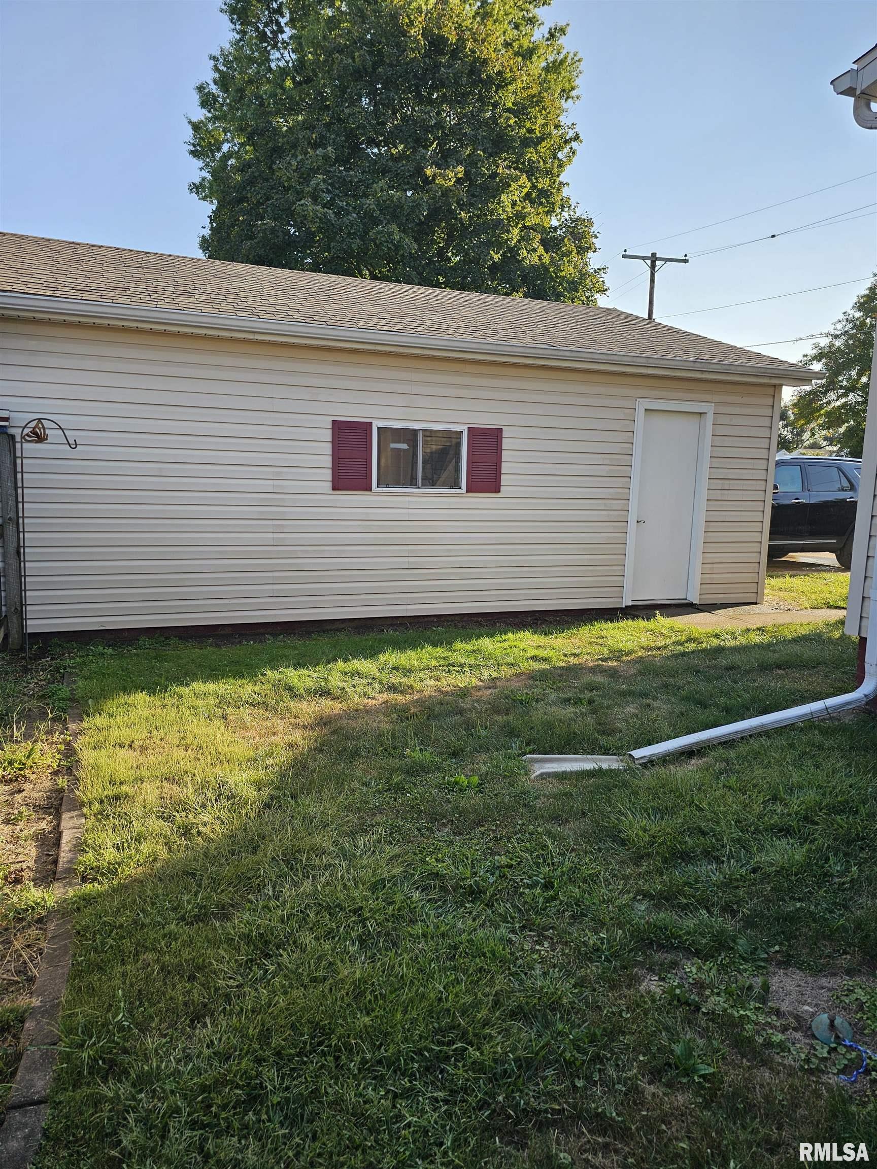 402 West Maple Street Canton, IL 61520 - Photo 7 of 25 Gallery Image 7