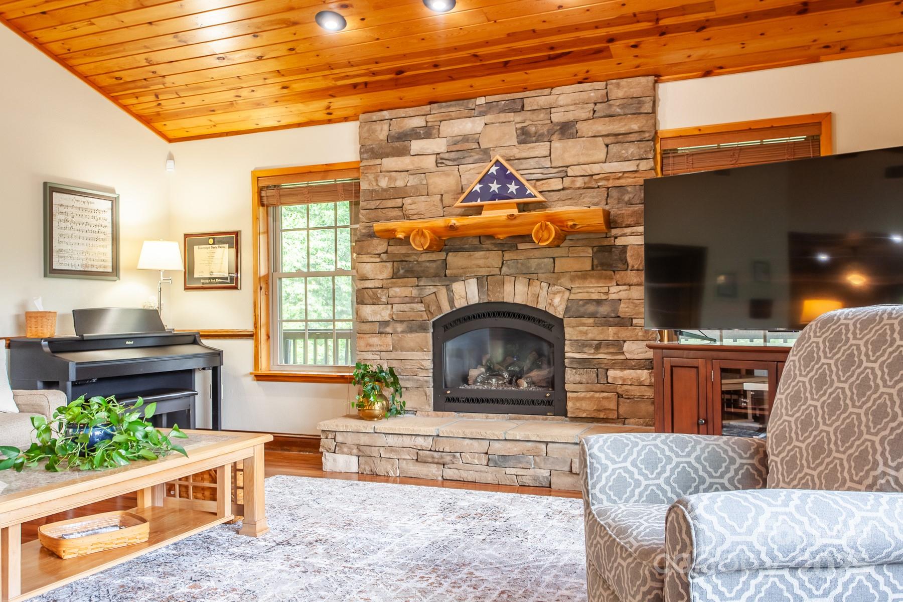 100 Chestnut Oak Ridge Robbinsville, NC 28771 - Photo 9 of 48 Gallery Image 9