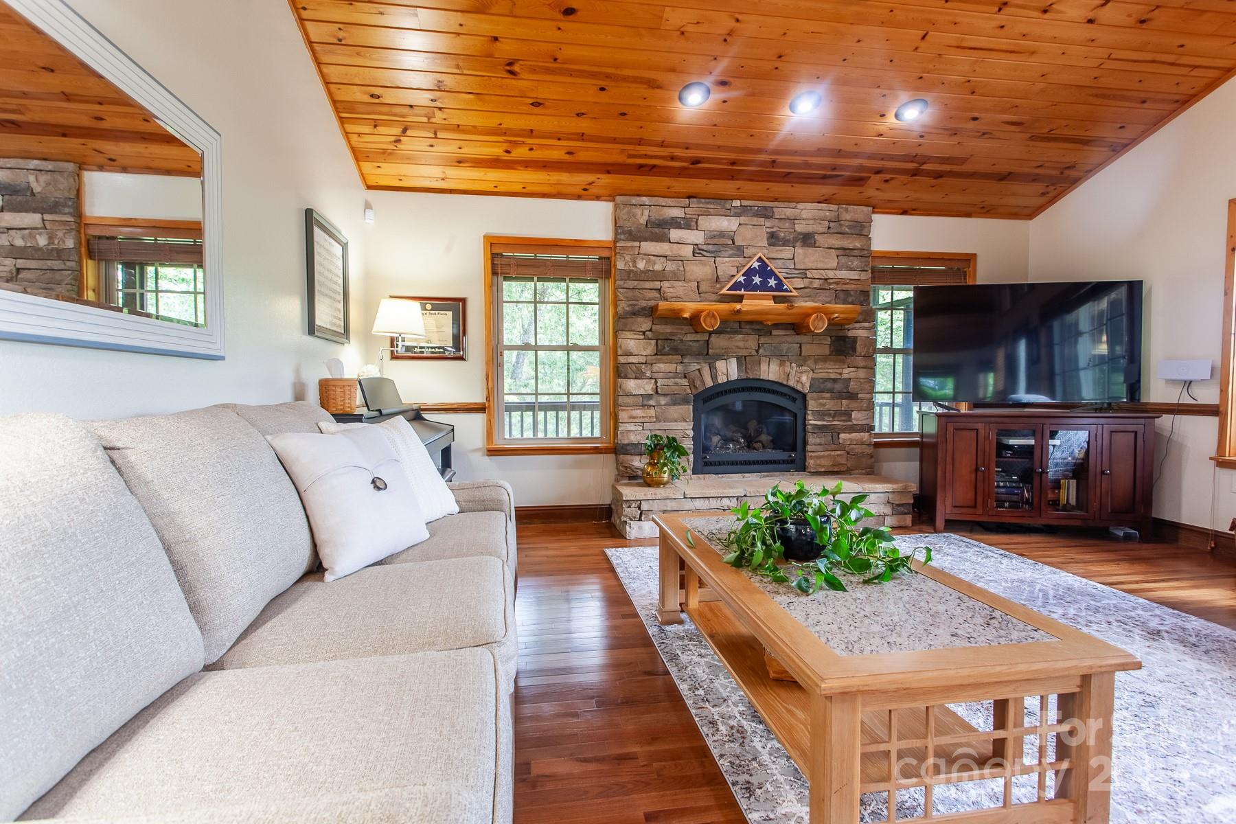 100 Chestnut Oak Ridge Robbinsville, NC 28771 - Photo 10 of 48 Gallery Image 10