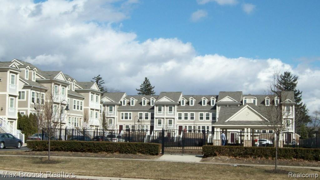 1107 Beaver Run, Unit 78 Troy, MI 48083 - Photo 4 of 21 Commons.jpg