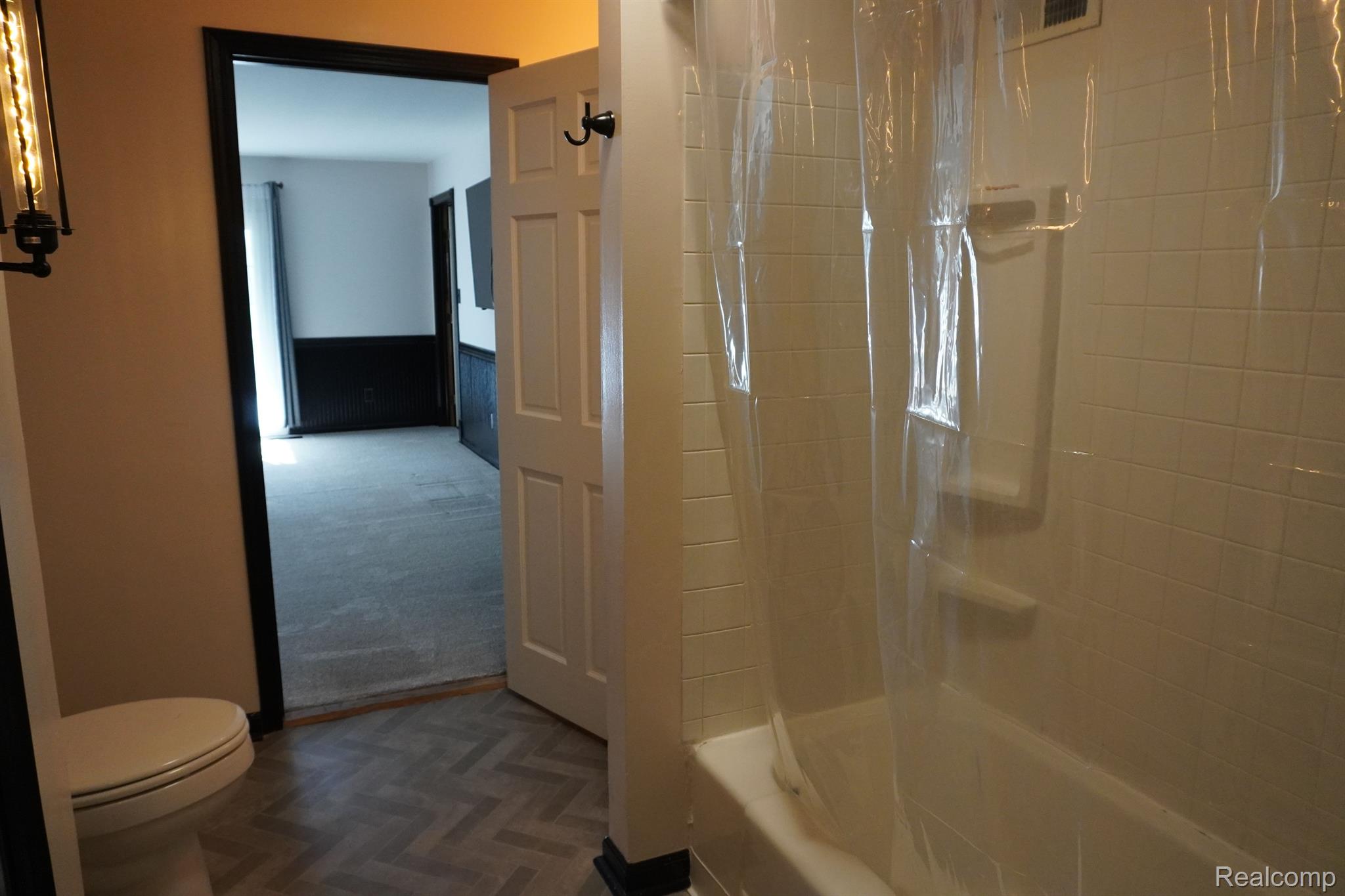 2497 Covert Road Burton, MI 48509 - Photo 18 of 26 Gallery Image 18