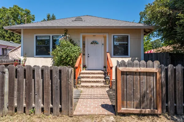 $369,000 | 94 Fort Bragg Road, Willits, CA 95490