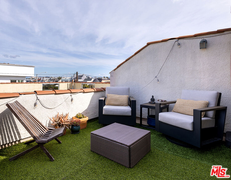 31 Spinnaker Street, Unit 15 Marina del Rey, CA 90292 - Photo 8 of 21