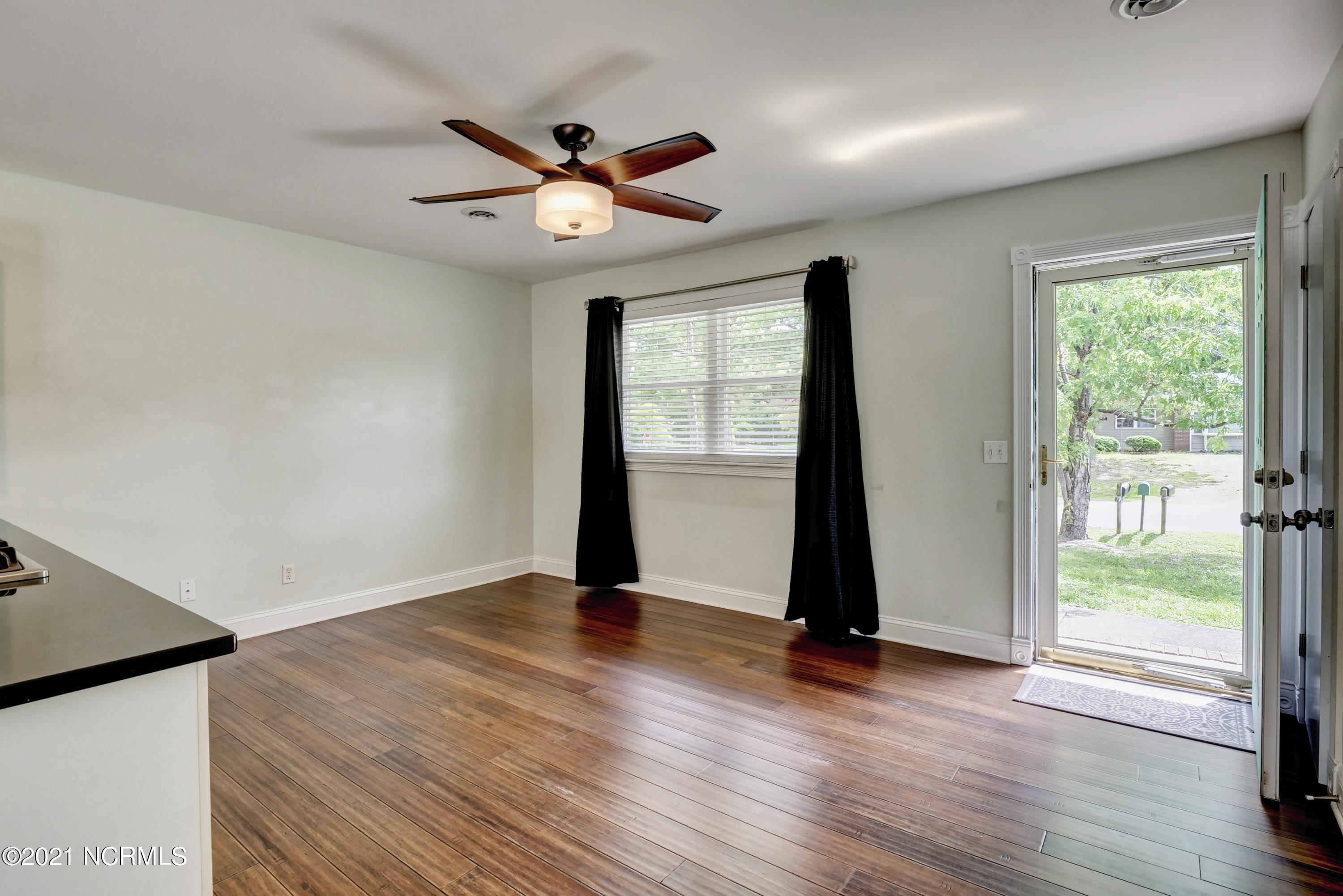 409 Rheims Way Wilmington, NC 28412 - Photo 7 of 28 P5055327_28_29_30_31_32_33