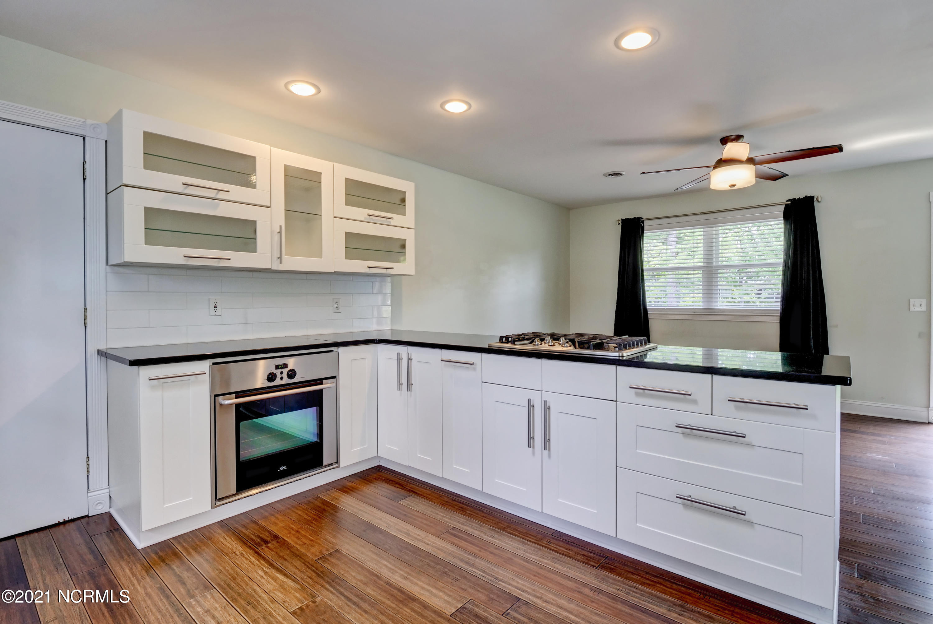 409 Rheims Way Wilmington, NC 28412 - Photo 10 of 28 P5055348_49_50_51_52_53_54