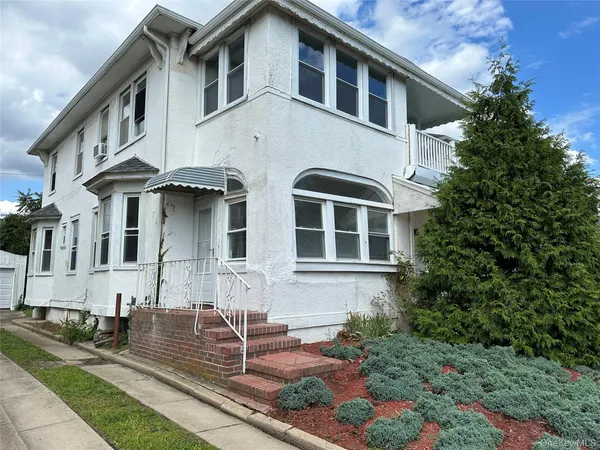 $3,000 | 527 West Beech Street, Unit 1, Long Beach, NY 11561