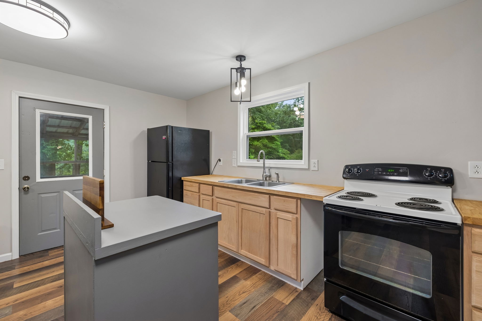 121 Hannah Road Summertown, TN 38483 - Photo 18 of 52 a kitchen with a stove a sink and a refrigerator