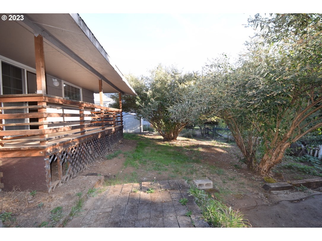 304 Southeast Boulevard Way Estacada, OR 97023 - Photo 14 of 15 a view of outdoor space yard and patio