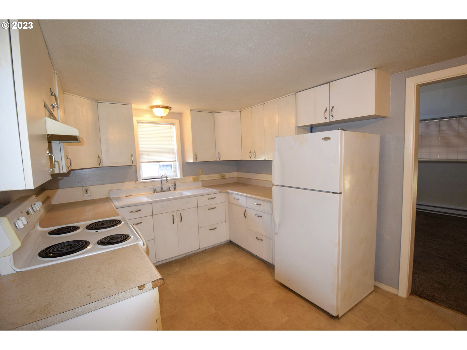 304 Southeast Boulevard Way Estacada, OR 97023 - Photo 4 of 15 a kitchen with a refrigerator a stove a sink and cabinets