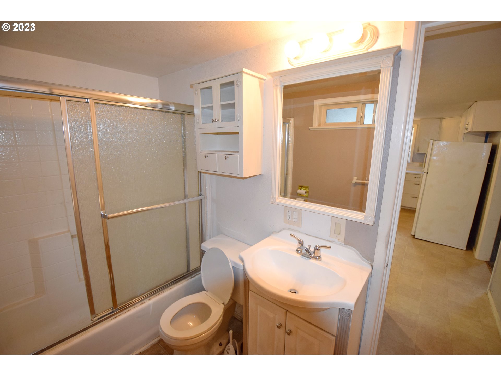 304 Southeast Boulevard Way Estacada, OR 97023 - Photo 7 of 15 a bathroom with a sink toilet and shower