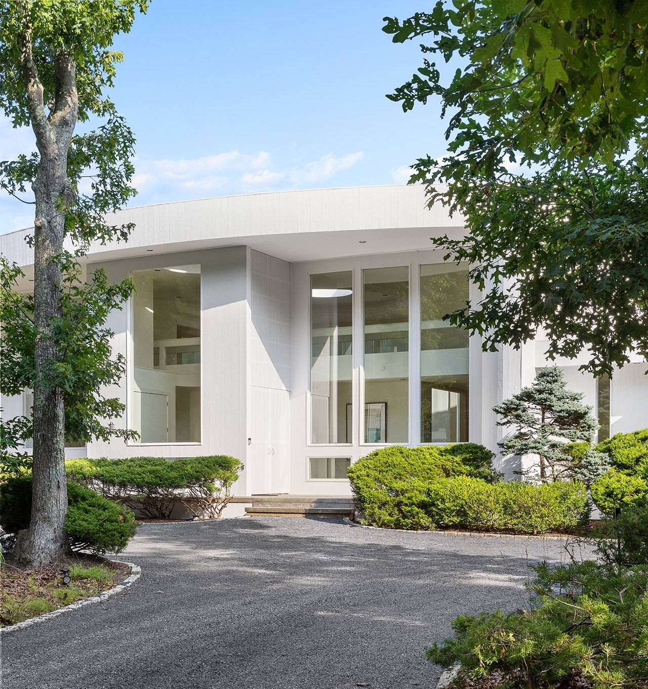 147 Old Northwest Road East Hampton, NY 11937 - Photo 45 of 45 front view of a house with a small yard
