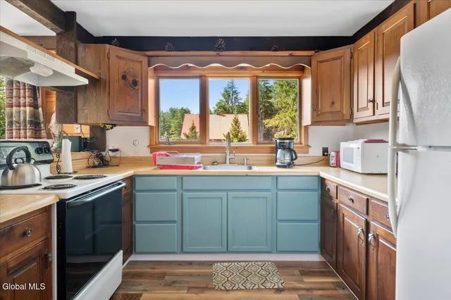 $675,000 | 11 Bear Country Road, Stony Creek, NY 12878