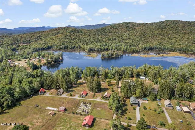 $675,000 | 11 Bear Country Road, Stony Creek, NY 12878