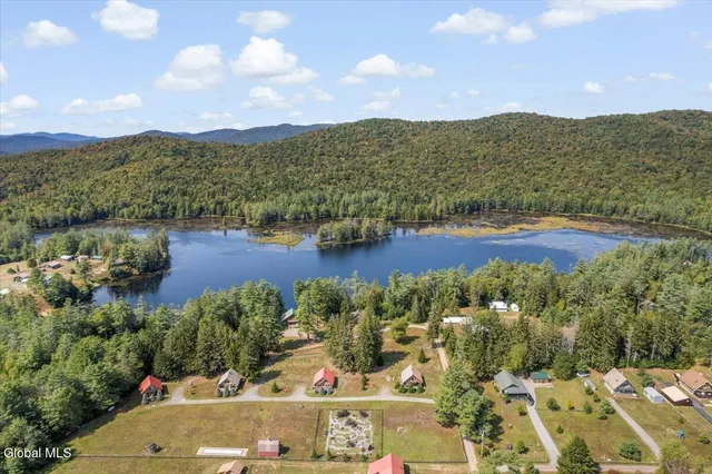 $675,000 | 11 Bear Country Road, Stony Creek, NY 12878