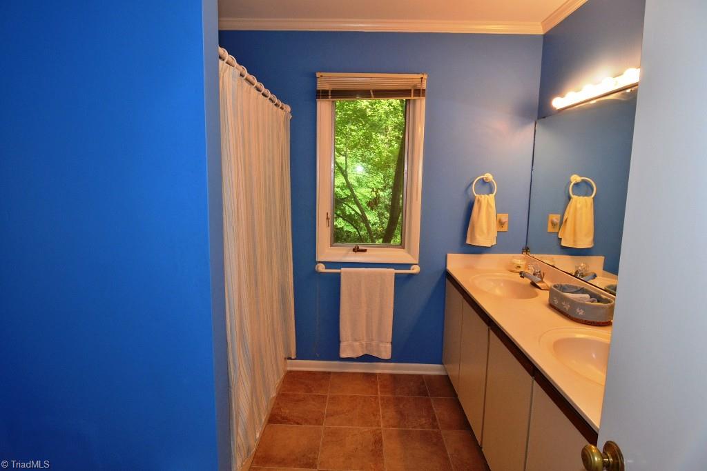 6903 Ridge Haven Road Greensboro, NC 27410 - Photo 17 of 27 Bath