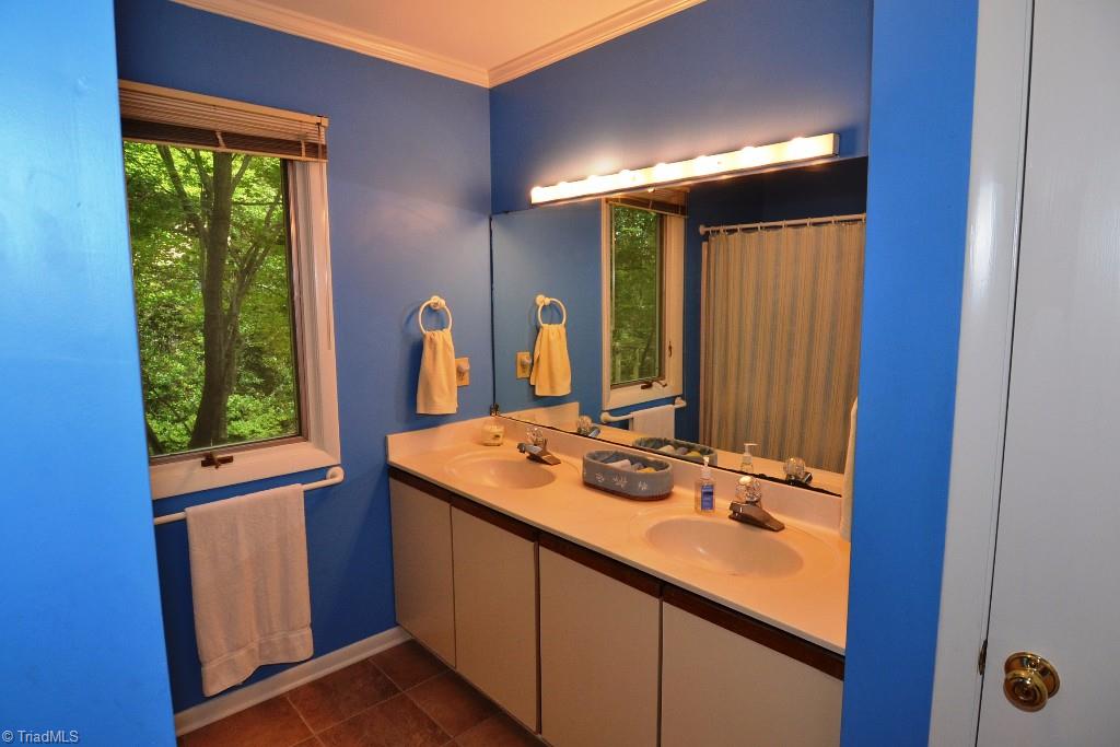 6903 Ridge Haven Road Greensboro, NC 27410 - Photo 18 of 27 Bath