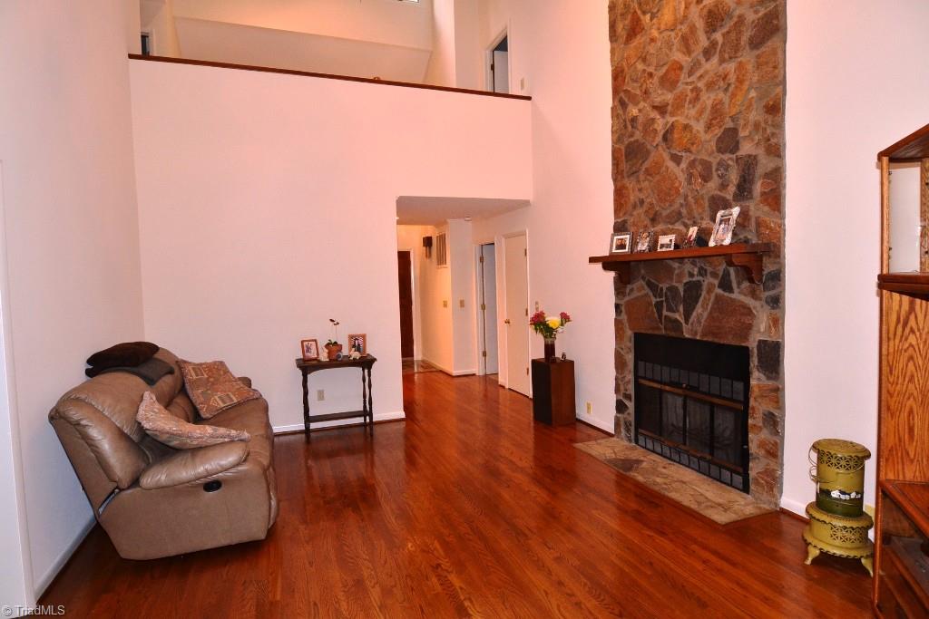 6903 Ridge Haven Road Greensboro, NC 27410 - Photo 4 of 27 Living Room